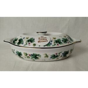 Andrea by Sadek Casserole Dish with Lid - Green Ivy Berries Gold Trim - Vineyard